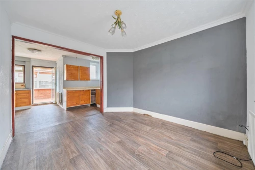 House - Semi-Detached Main Photo