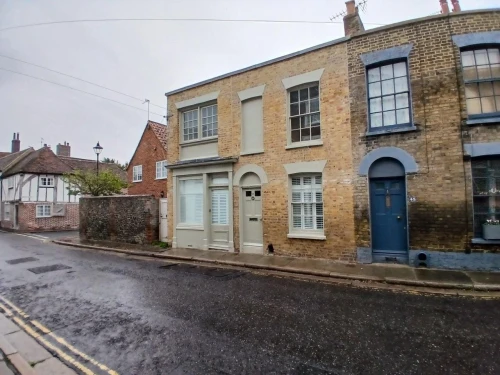 House - Terraced Main Photo