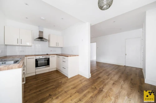 House - Semi-Detached Main Photo