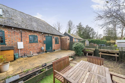 House - Semi-Detached Main Photo