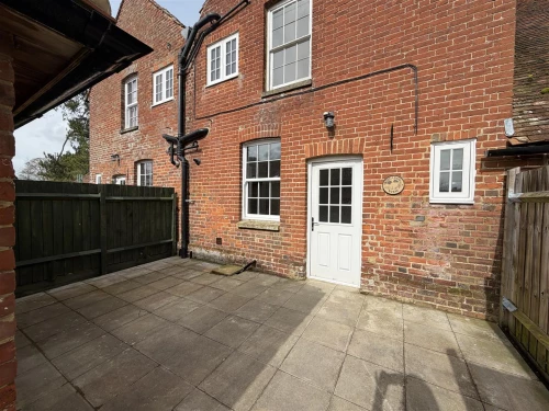 House - Terraced Main Photo