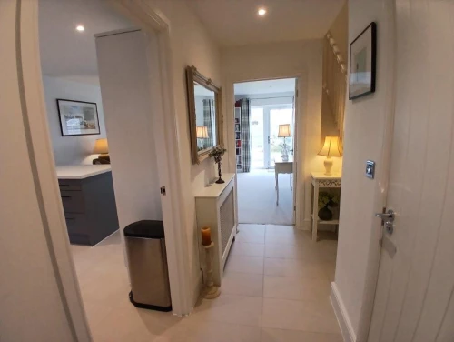 House - Semi-Detached Main Photo