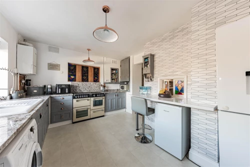 House - Semi-Detached Main Photo