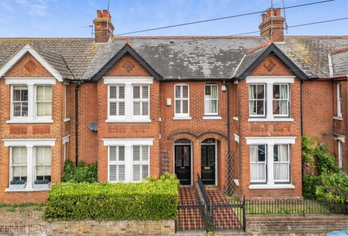 House - Terraced Photo 3