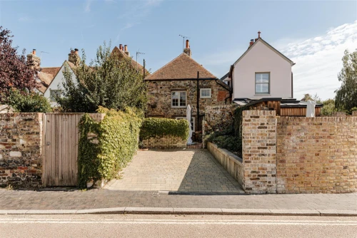 House - Terraced Main Photo