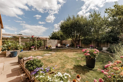 House - Semi-Detached Main Photo