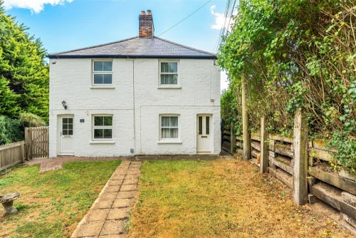 House - Semi-Detached Main Photo