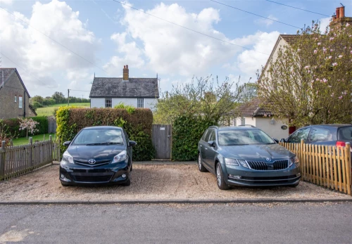 House - Semi-Detached Main Photo