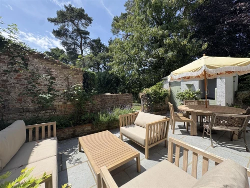 House - Semi-Detached Main Photo