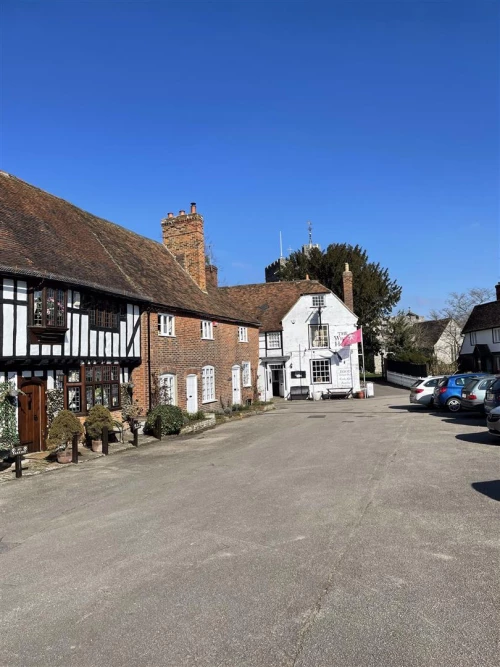 House - Semi-Detached Main Photo