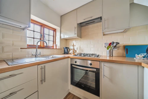 House - Semi-Detached Main Photo