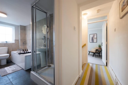 House - Semi-Detached Main Photo