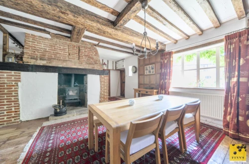 House - Semi-Detached Main Photo