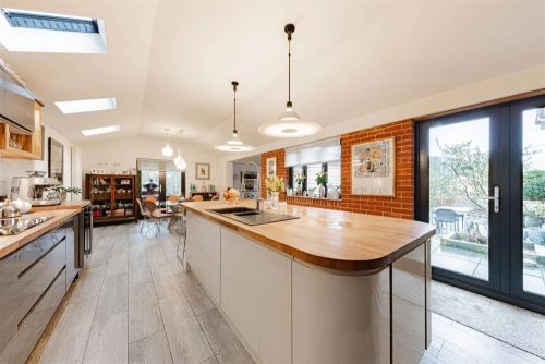 House - Detached Photo 2