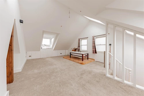 House - Semi-Detached Main Photo