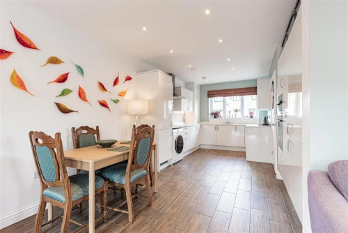 House - Semi-Detached Main Photo