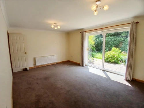 House - Semi-Detached Photo 3