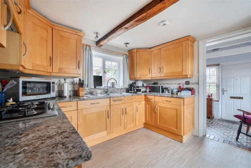 Bungalow - Detached Photo 3