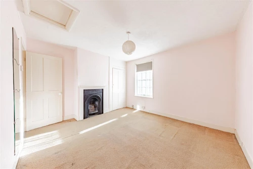 House - Terraced Main Photo