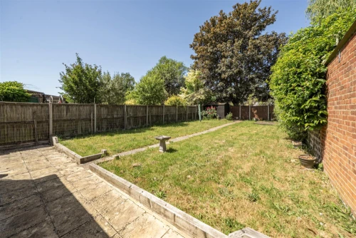 House - Semi-Detached Main Photo