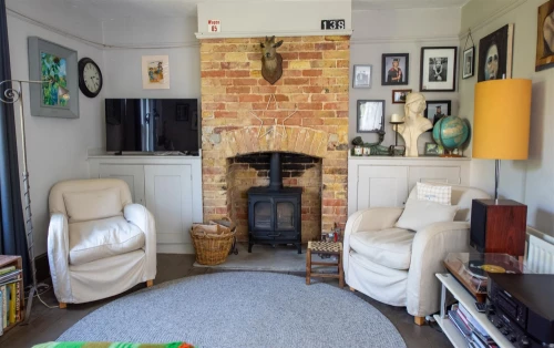 House - Semi-Detached Main Photo