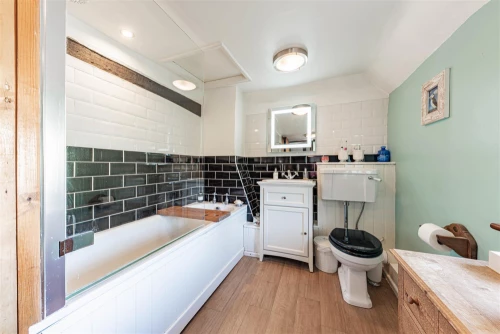 House - Semi-Detached Main Photo