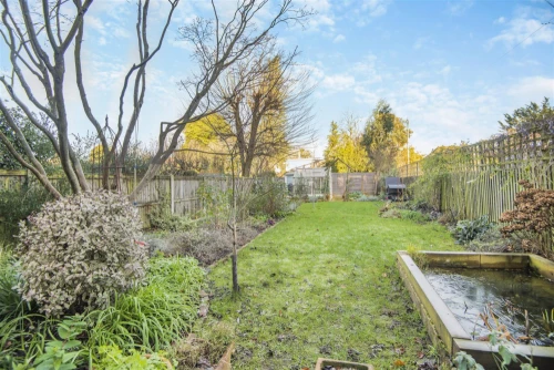 House - Semi-Detached Main Photo