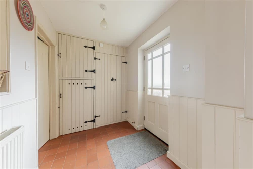 House - Semi-Detached Main Photo