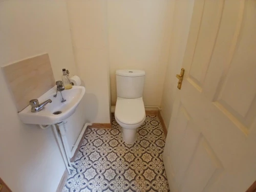 House - Semi-Detached Main Photo