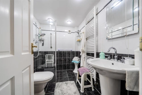 Bungalow - Detached Main Photo