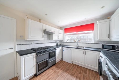 House - Terraced Main Photo