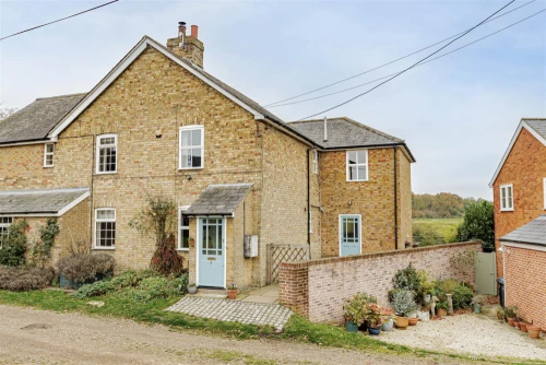 House - Semi-Detached Main Photo