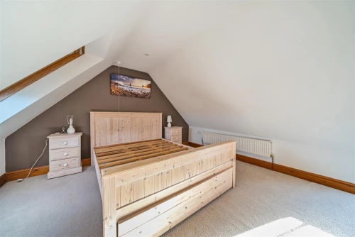 House - Semi-Detached Main Photo