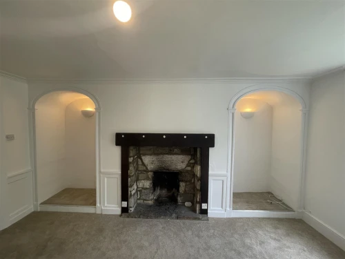 House - Semi-Detached Main Photo
