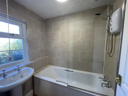 House - Semi-Detached Main Photo