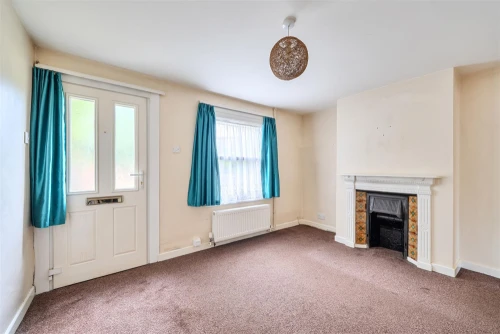 House - Semi-Detached Main Photo