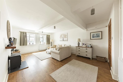 House - Terraced Main Photo