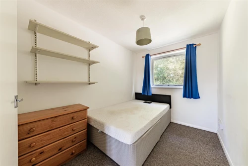 House - Semi-Detached Main Photo