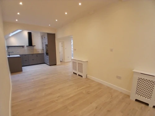 House - Terraced Photo 3