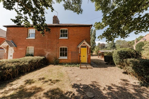 House - Semi-Detached Main Photo