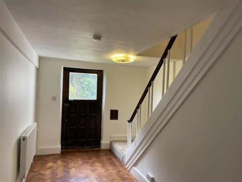 House - Semi-Detached Main Photo