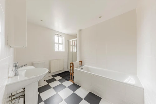 House - Semi-Detached Main Photo