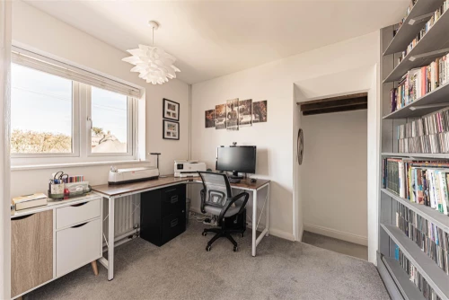 House - Semi-Detached Main Photo