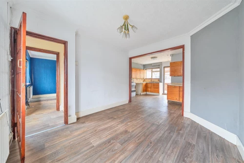 House - Semi-Detached Photo 2