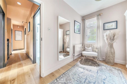 House - Semi-Detached Main Photo