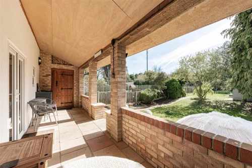 House - Semi-Detached Main Photo