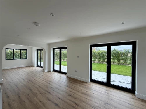 House - Detached Photo 3